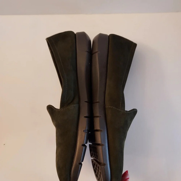 Aerosoles Women's Army Slip-On Loafer Green Nubuck in Size 6.5 - Picture 9 of 9